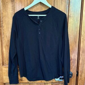 Gap women’s long sleeve shirt. Size medium.